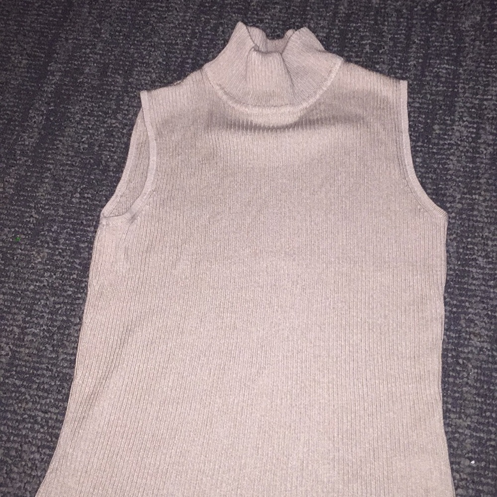Turtle neck sweater vest